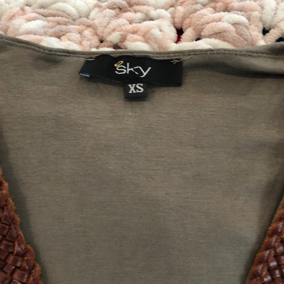 Grey Sky top - Picture 2 of 4